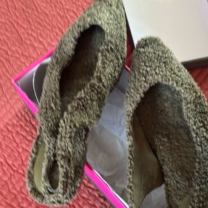 Army green flat sandals with ankle straps